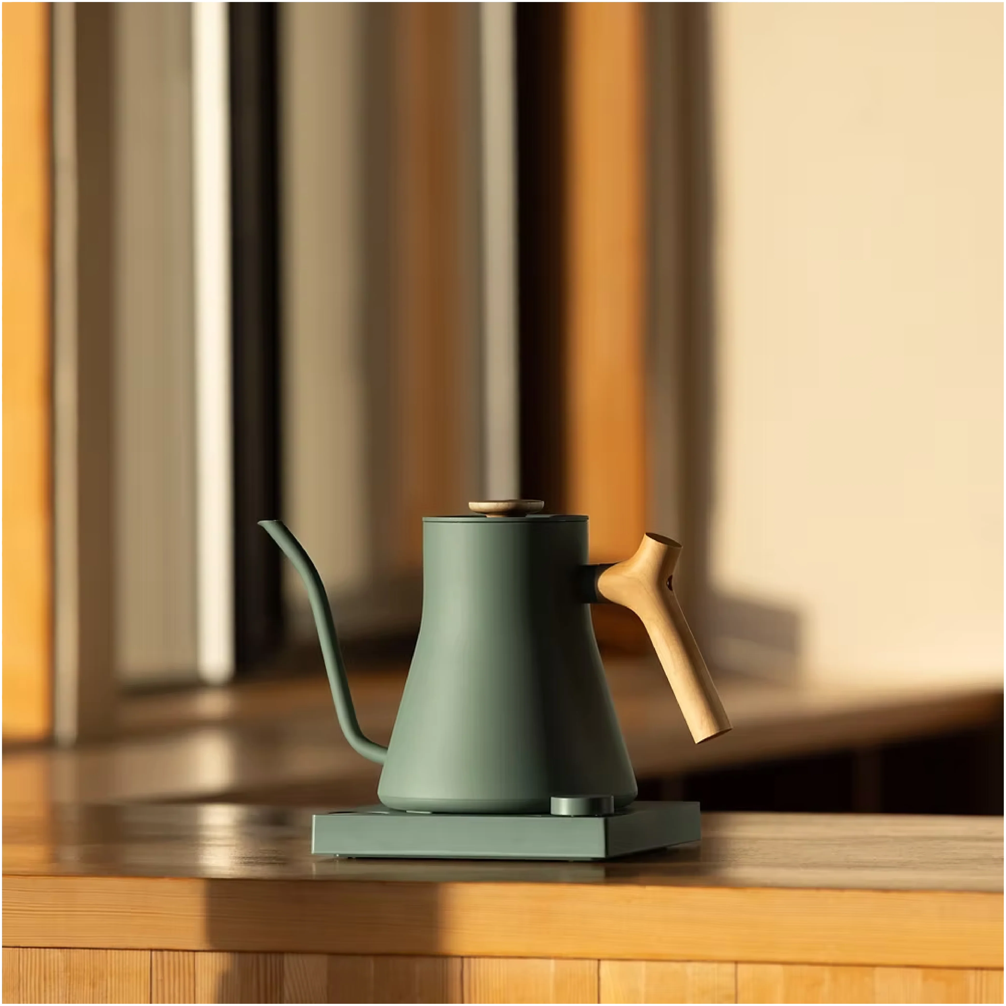 Fellow Stagg EKG Pro Kettle with Maple Handle - 0.9L, Smoke Green - Image 4