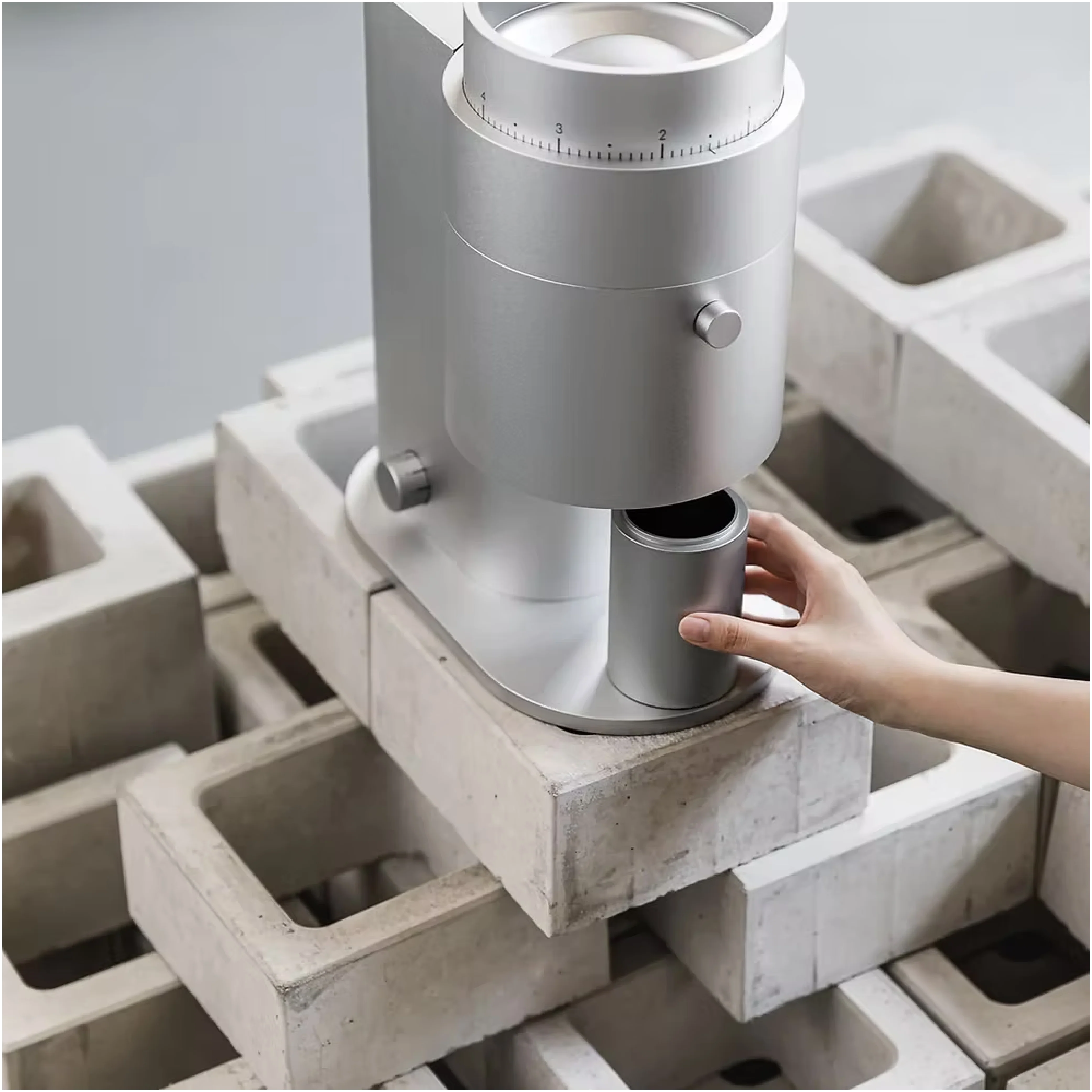 Lagom 01 Flat Burr Single-Dosing Coffee Grinder - Image 10